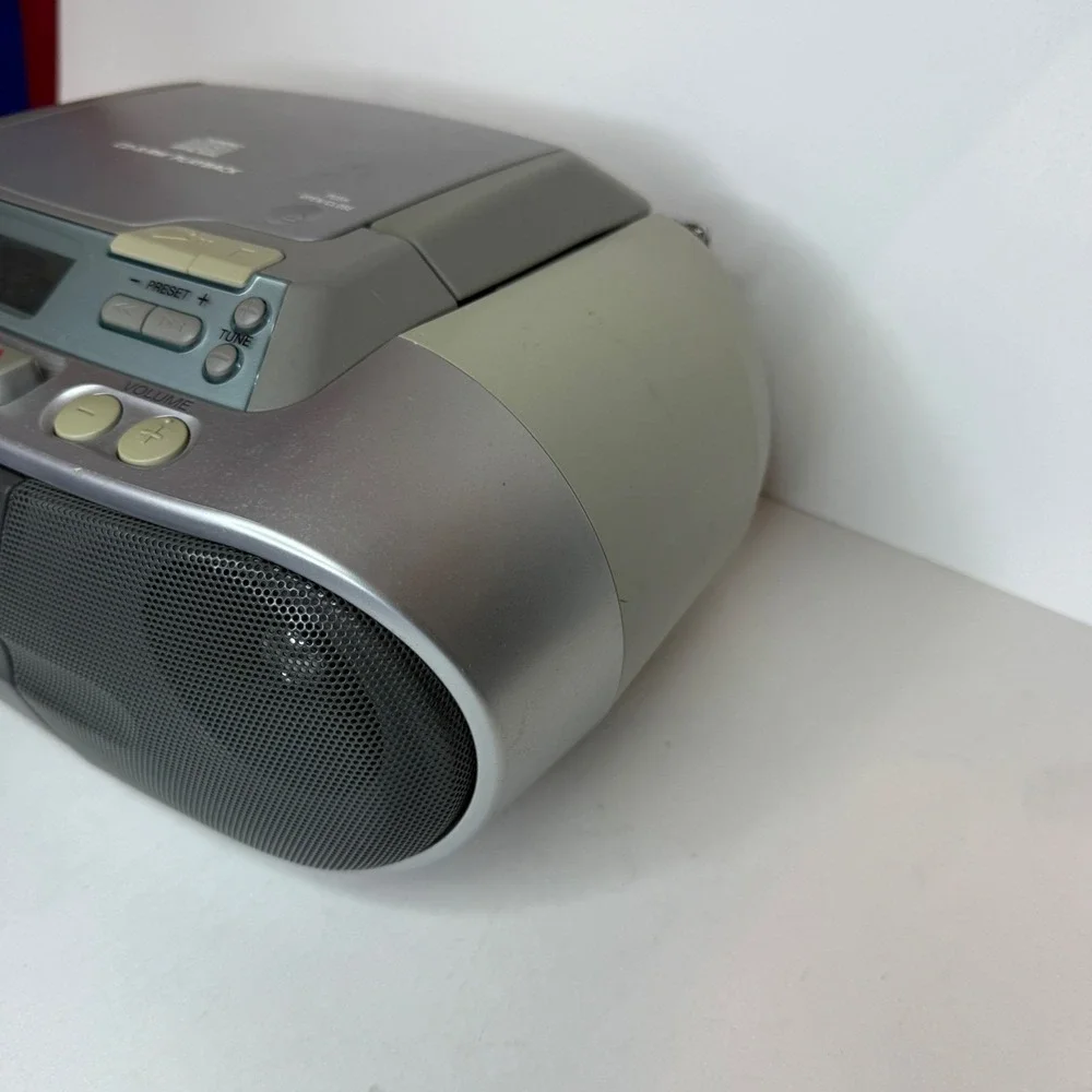 Sony CFD-S01 CD Radio‎ Cassette-Corder Silver Portable Boombox Mega Bass AM/FM